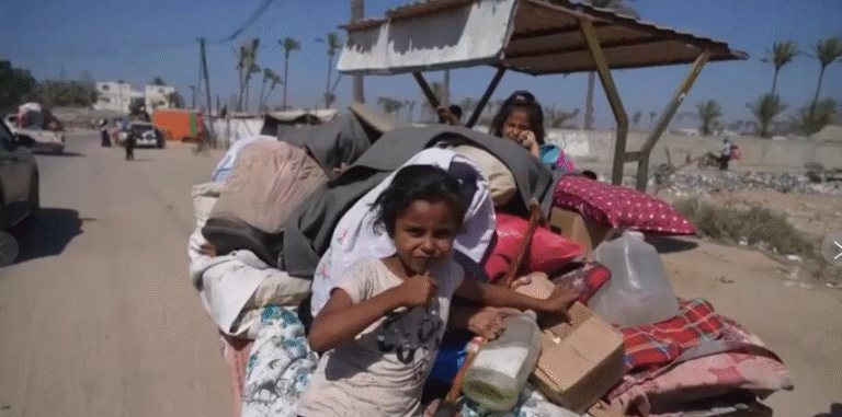 Palestinians seeking aid