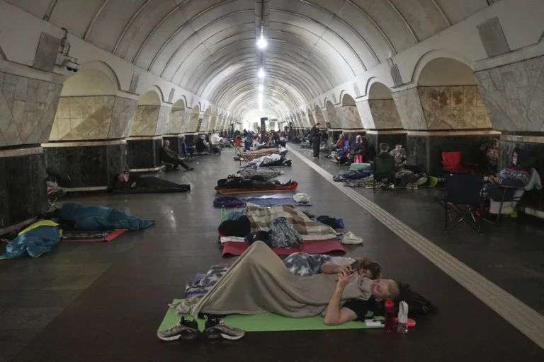 Russia hits Kyiv