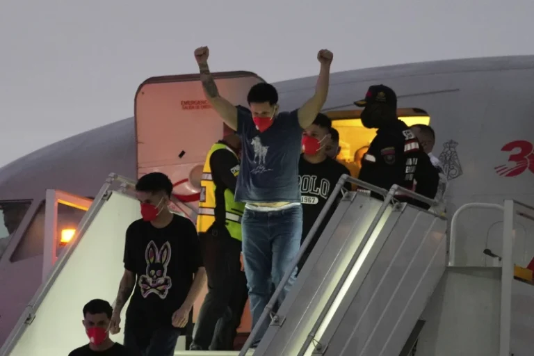 (Migrants deported months ago by the United States to El Salvador under the Trump administration’s immigration crackdown arrive at Simon Bolívar International Airport in Maiquetia, Venezuela, Friday, July 18, 2025. (AP Photo: Ariana Cubillos)