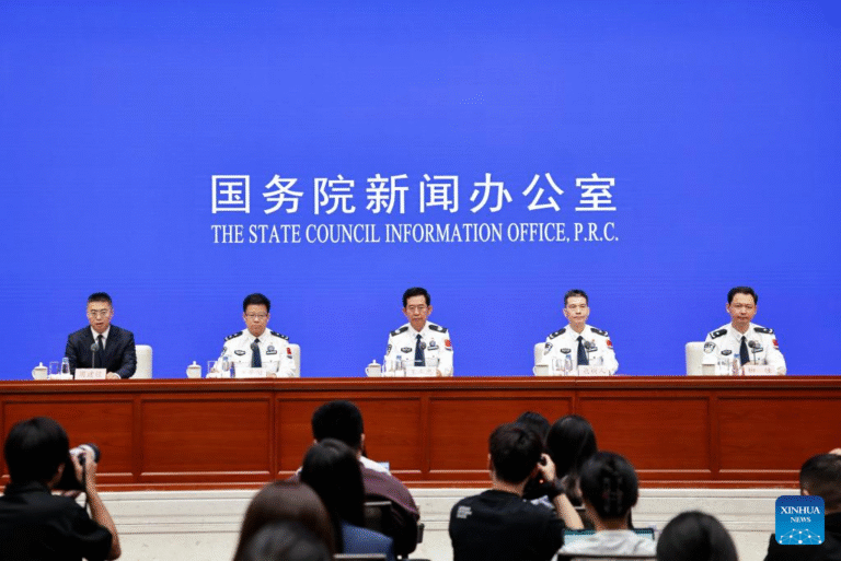 (Wang Zhizhong, vice minister of public security and head of the National Immigration Administration, attends a press conference held by the State Council Information Office (SCIO) on China's immigration management achievements. ( Photo: Xinhua) 