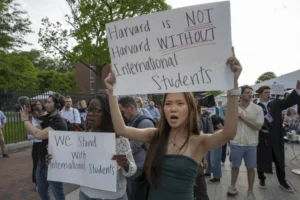 (People hold up signs during the Harvard Students for Freedom rally in support of international students at the Harvard University campus in Boston on May 27.
Photo Curtsy: Rick Friedman)