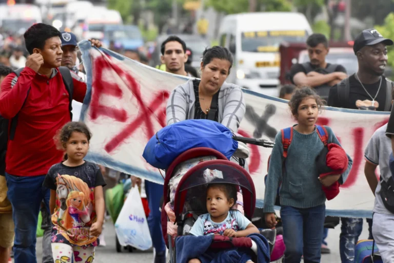 Migrants start walking