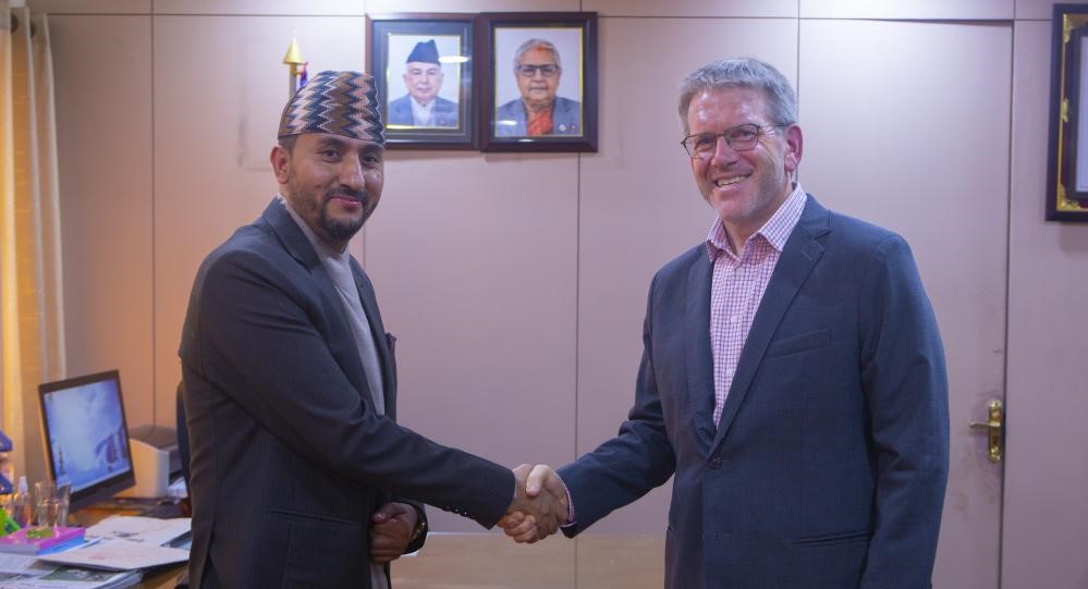 Dean R Thompson, Kharel