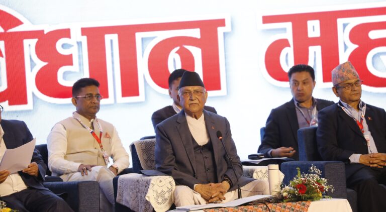प्रधानमन्त्री ओली – सम्बोधन 
ललितपुर, २० भदौः प्रधानमन्त्री केपी शर्मा ओली ललितपुरमा शुक्रबारबाट सुरु भएको नेपाल कम्युनिस्ट पार्टी (एमाले) को दोस्रो विधान महाधिवेशनलाई सम्बोधन गर्नुहुँदै ।  तस्बिरः किरणराज विष्ट÷रासस