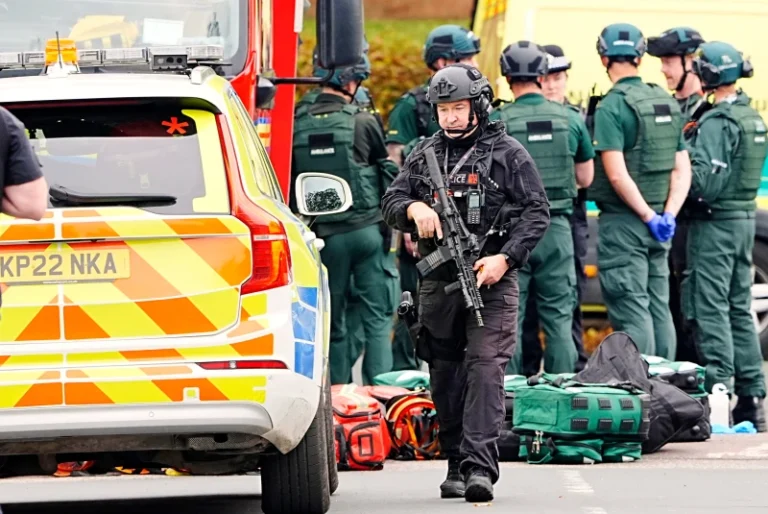(An armed police officer at the scene of a stabbing incident at Heaton Park Hebrew Congregation synagogue, in Crumpsall, Manchester, England, Thursday Oct. 2, 2025. (Peter Byrne/PA via AP)