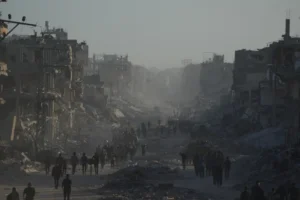 Palestinians return