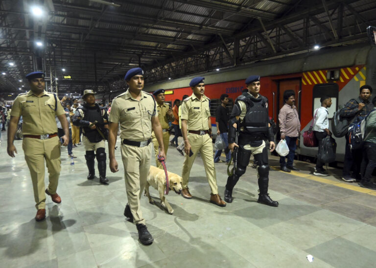 Mumbai: Bomb disposal squad checks premises of Chhatrapati Shivaji Maharaj Terminus (CSMT), after security was beefed up following a blast near the Red Fort that claimed eight lives and left several injured, in Mumbai, Monday, Nov. 10, 2025. (PTI Photo)(PTI11_10_2025_000489B)