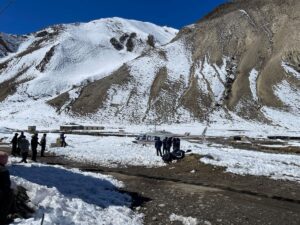 Nepali Army rescuing police personnel in Dolpa. Photo: Nepali Army