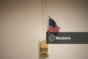 (An American flag sits in a thermostat at U.S. immigration court in Manhattan, in New York City, U.S., November 28, 2025. Photo: REUTERS-David 'Dee' Delgado)