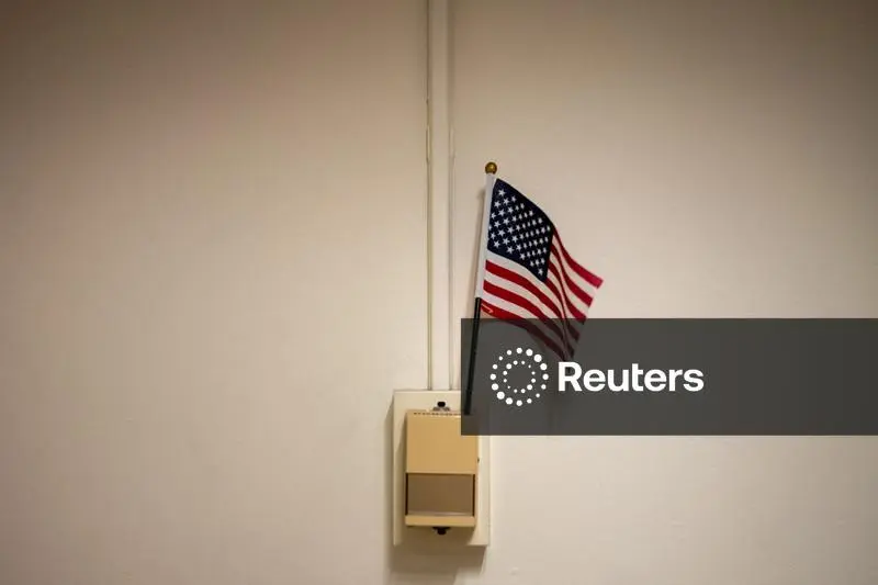 (An American flag sits in a thermostat at U.S. immigration court in Manhattan, in New York City, U.S., November 28, 2025. Photo: REUTERS-David 'Dee' Delgado)