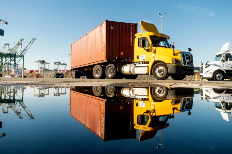 Truck Departs from Oakland