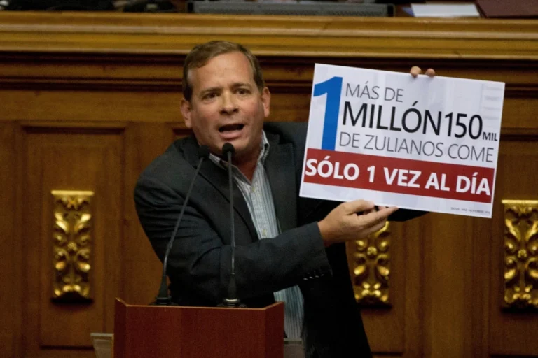 (Opposition lawmaker Juan Pablo Guanipa displays a sign that reads in Spanish “More than a million residents of Zulia State eat only once a day” during an intervention against Venezuela’s President Nicolas Maduro at National Assembly, in Caracas, Venezuela, Dec. 13, 2016.  AP Photo: Fernando Llano, File)