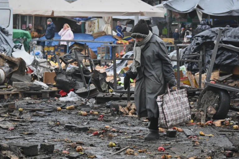 Russia fires barrage at Ukrainian cities