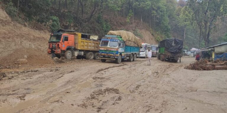 Road obstructed Daaunne