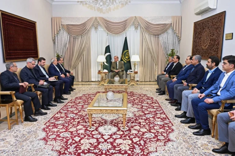 (In this photo released by the Pakistan Prime Minister Office, Iran’s Foreign Minister Abbas Araghchi, fifth left, meets with Prime Minister Shehbaz Sharif, center, in Islamabad, Pakistan, Saturday, April 25, 2026. (Pakistan Prime Minister Office via AP)