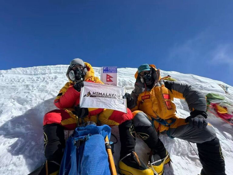 Mt Everest Chinese team