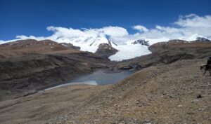 (The lake is located at the foot of a mountain at an altitude of 6,476 meters on the border of Mustang and Manang districts and on the border of Tibet, China. Photo: RSS)