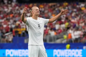 (Norway 's Erling Haaland celebrates with teammates after scoring the team's second goal. Photo: AP)