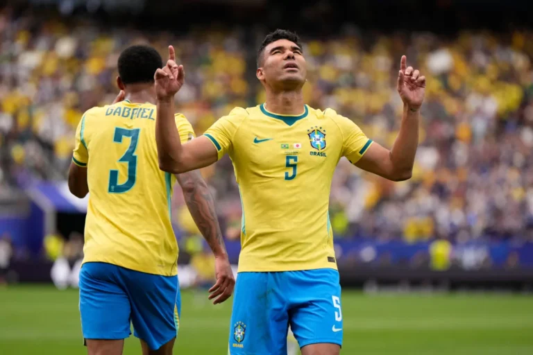 (Gabriel Martinelli scored late injury time to give Brazil a 2-1 win over Japan in the round of 32 at the World Cup on Monday. Photo: AP)