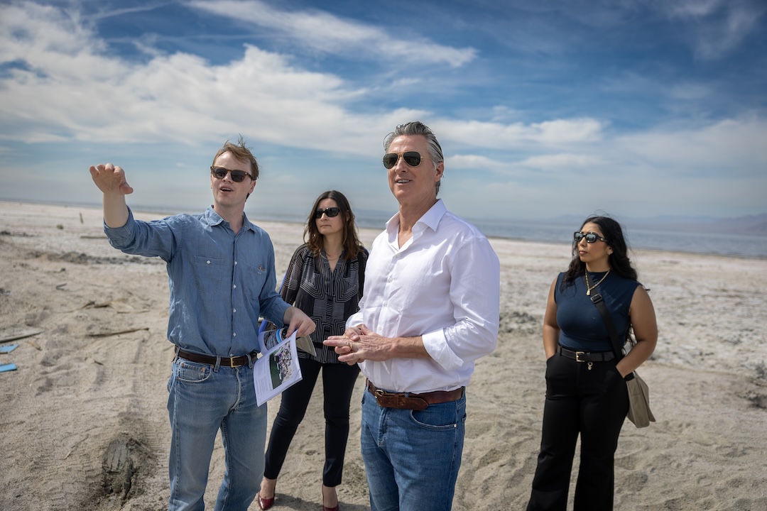 (Governor Gavin Newsom in Salton Sea.)