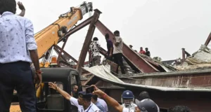 Kolkata warehouse collapses