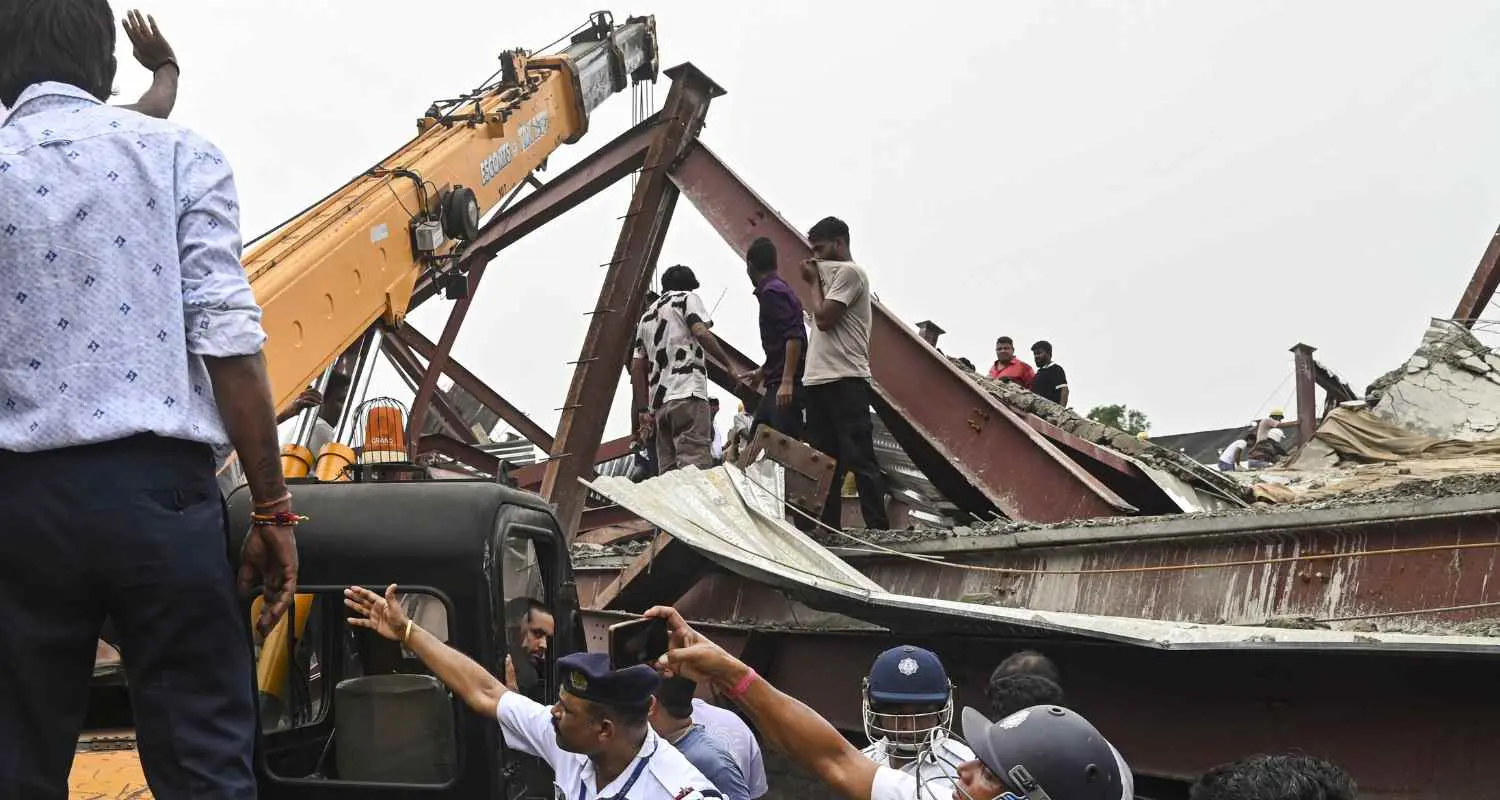 Kolkata warehouse collapses