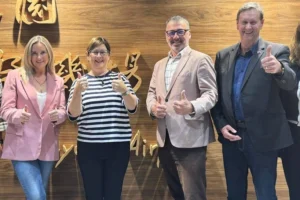 (In this image supplied by the Taiwan Ministry of Foreign Affairs (MOFA), New Zealand lawmakers from left, Laura McClure, Maureen Pugh, Duncan Webb and David Wilson gesture as they pose for a photo at Taiwan Taoyuan International Airport, on May 4, 2026. (Taiwan MOFA via AP)