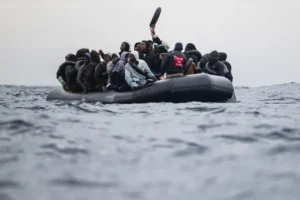 (Migrants onboard a rubber boat wave and gesture as they wait to be rescued by crew members of the Ocean Viking rescue ship in the search-and-rescue zone in the Mediterranean Sea near the Libyan coast, on January 16, 2026. Photo: AFP)