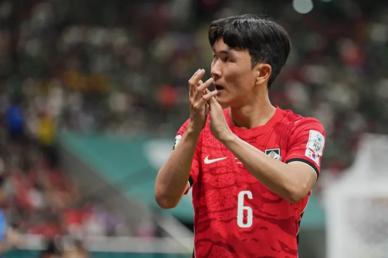 (South Korea's Hwang In-beom, right, shoots and scores a goal against Czechia goalkeeper Matej Kovar during the World Cup Group A soccer match between South Korea and Czechia in Zapopan, near Guadalajara, Mexico, Thursday, June 11, 2026.  AP Photo: Moises Castillo)