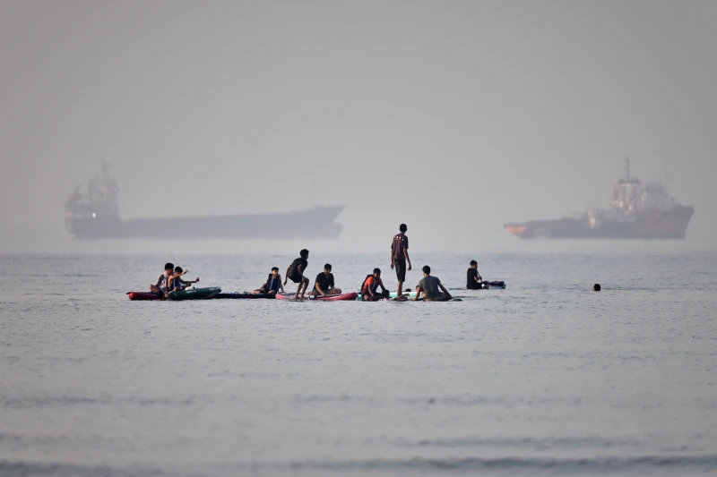 (People gather on paddleboards in shallow water as cargo and service vessels are anchored in the Strait of Hormuz off Bandar Abbas, Iran, Monday, June 1, 2026. Photo: Amirhosein Khorgooi-ISNA via AP)