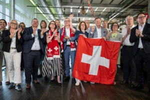 (Members of the Federal Parliament and other representatives of civic organizations, celebrate during a get together of a cross-party alliance against the SVP's popular initiative "No 10-Million Switzerland" which the people and the cantons voted on this election Sunday, June 14, 2026, in Bern, Switzerland. (AP Photo: Alessandro della Valle.)