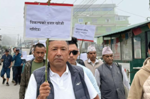 (Tea farmers from Ilam protest against India's ban.)
