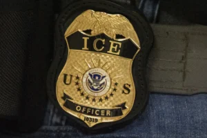 (A federal agent wears an Immigration and Customs Enforcement badge in New York, June 10, 2025. (AP File Photo: Yuki Iwamura)