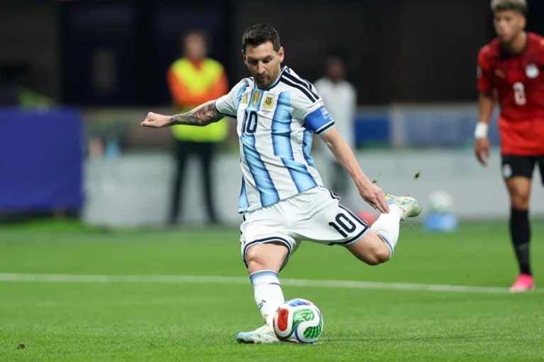 (Argentina's Lionel Messi shoots a penalty kick and fails to score during the World Cup round of 16 soccer match between Argentina and Egypt in Atlanta, Tuesday, July 7, 2026.  AP Photo: Colin Hubbard)