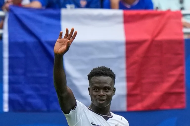 (England’s Bukayo Saka (7) celebrates scoring their fourth goal during the World Cup third-place playoff soccer match between France and England in Miami Gardens, Fla., Saturday, July 18, 2026.  AP Photo: Lynne Sladky)