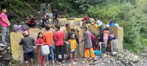 (A crowd of locals gathered at Chainakhola to fetch water following an acute shortage in Gamgadhi Bazaar. Photo: Harikrishna Aidi)