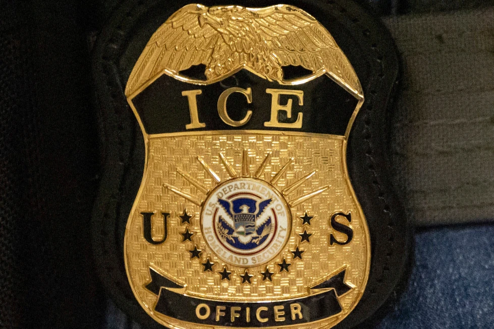 (A federal agent wears an Immigration and Customs Enforcement badge in New York, June 10, 2025.  AP File Photo: Yuki Iwamura)
