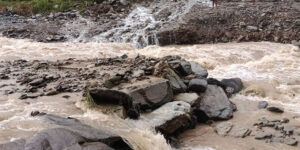 (Road washed away by the flood in Pisti Khola. Photo: Suraj Gurung.)