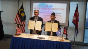 KUALA LAMPUR:- The National Human Rights Commissions of Malaysia and Nepal have renewed a Memorandum of Understanding (MoU) aimed at protecting the rights of migrant workers and the general public residing in both countries.
The agreement between the Human Rights Commission of Malaysia (SUHAKAM) and the National Human Rights Commission of Nepal (NHRC-Nepal) has been renewed for a three-year period, spanning from 2026 to 2028.
Dato’ Seri Mohamed Hishamudin Yunus, Chairperson of SUHAKAM, and Top Bahadur Magar, Chairperson of the National Human Rights Commission of Nepal, signed the agreement at a ceremony held at the SUHAKAM headquarters in Kuala Lumpur, Malaysia.
First signed in 2019, this Memorandum of Understanding—which covers the protection of workers' rights, bilateral communication regarding complaints, joint monitoring, investigations, and information exchange—had been renewed twice and remained in effect until March 28, 2024. Throughout this period, Suhakam has continuously collaborated with various non-governmental organizations, civil society, and the Nepali Embassy in Kuala Lumpur to assess the situation of the approximately 400,000 Nepali workers in Malaysia.
Between 2021 and August 2026, 46 complaints regarding human rights violations against Nepali workers were filed in Suhakom. The complaints cite serious issues such as employers confiscating passports, requiring work for 12 hours a day for 30 consecutive days without breaks, withholding or delaying wages, demanding unpaid overtime, and maintaining unsafe working environments.
Under the renewed agreement, both commissions will investigate incidents of human rights violations against workers, monitor conditions in detention centers, study the causes of high mortality rates, and conduct policy advocacy regarding recruitment fees and the risk of forced labor.
Furthermore, both commissions have agreed to facilitate increased access for Nepali workers to Malaysia's social security scheme (SOCSO), collaborate on protecting the rights of female workers and promoting gender equality, review laws and policies to provide recommendations to the government, and assist in enhancing the capacity of workers in the security sector.
During the agreement signing process, the Nepali delegation held bilateral discussions with the Embassy of Nepal in Malaysia, the Non-Resident Nepali Association (NRNA) Malaysia, the Malaysian Prison Department, and the Social Security Organization (SOCSO). Meanwhile, both commissions have urged Nepali workers who have experienced or witnessed human rights violations in Malaysia to register complaints with SUHAKAM by scanning a QR code. It has been stated that the complaints received will be addressed in accordance with SUHAKAM's confidentiality protocols and complaint resolution procedures.