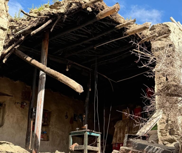 (A house destroyed by the earthquake in Lo Manthang Rural Municipality, Upper Mustang. Photo: Harikrishna Sharma)