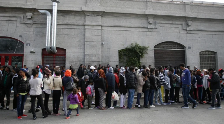 (Migrants queue to enter a refectory in Milan, Italy, on Oct. 21, 2016. AP File Photo: Luca Bruno)