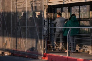 (A group of undocumented migrants is deported by U.S. Immigration and Customs Enforcement agents across the McAllen–Hidalgo–Reynosa International Bridge in McAllen, Texas, March 13, 2026.  AP File Photo: Felix Marquez)