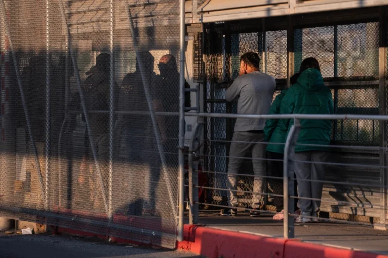 (A group of undocumented migrants is deported by U.S. Immigration and Customs Enforcement agents across the McAllen–Hidalgo–Reynosa International Bridge in McAllen, Texas, March 13, 2026.  AP File Photo: Felix Marquez)
