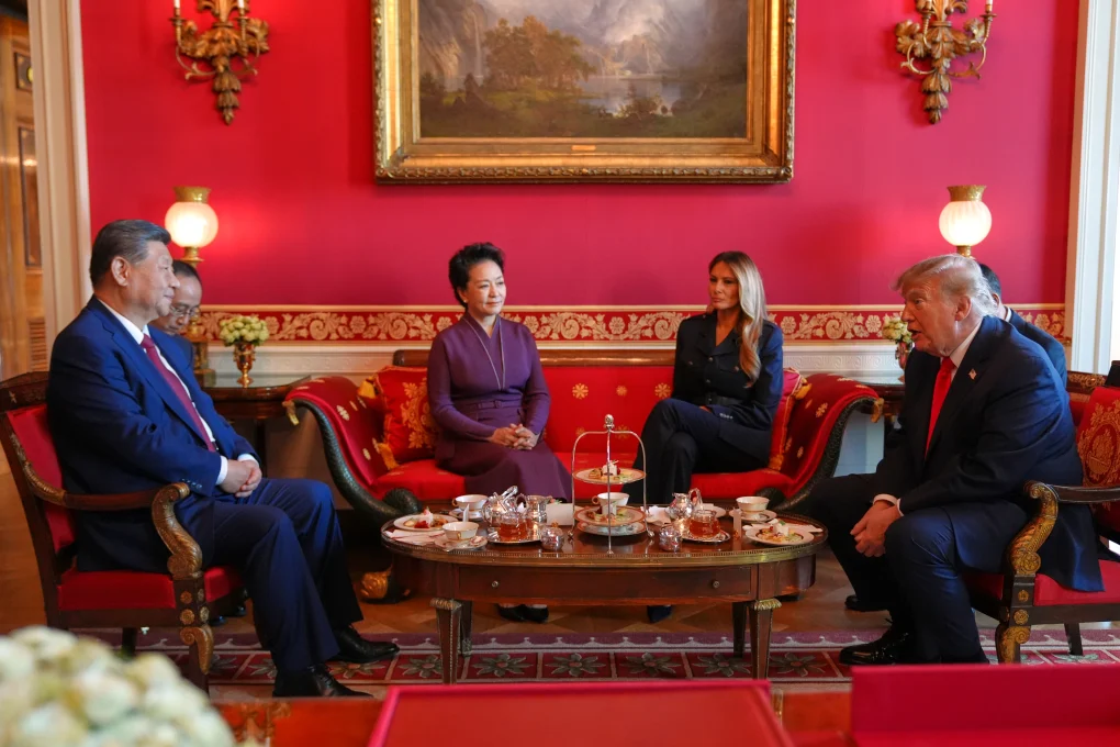 (President Donald Trump, from right, and first lady Melania Trump attend a tea with China's President Xi Jinping, from left, and his wife Peng Liyuan in the Red Room of the White House, Friday, Sept. 25, 2026, in Washington. AP Photo: Jacquelyn Martin)