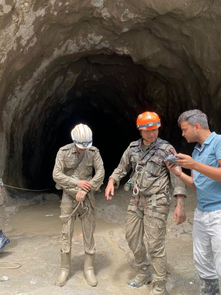 Tunnel rescue teams