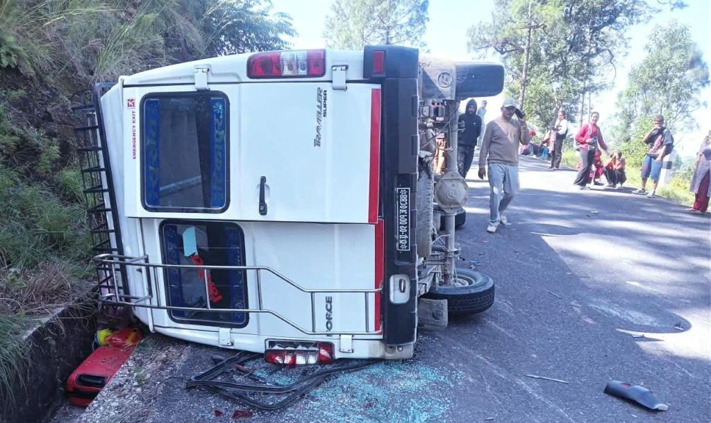 (A vehicle overturned on the road following an accident. Photo: Premraj Simkhada)