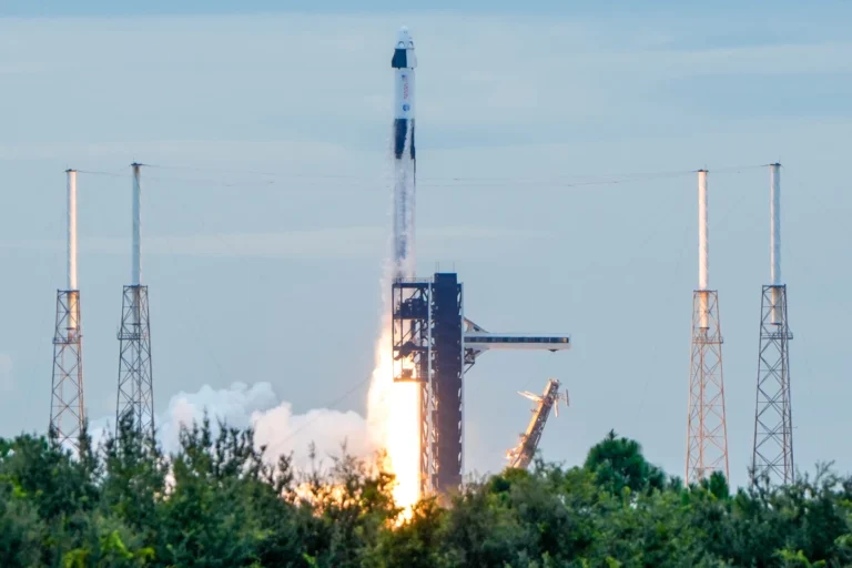 (A SpaceX Falcon 9 rocket with a crew of four launches from pad 40 at the Cape Canaveral Space Force Station in Cape Canaveral, Fla., Thursday, Oct. 1, 2026.  AP Photo: John Raoux)